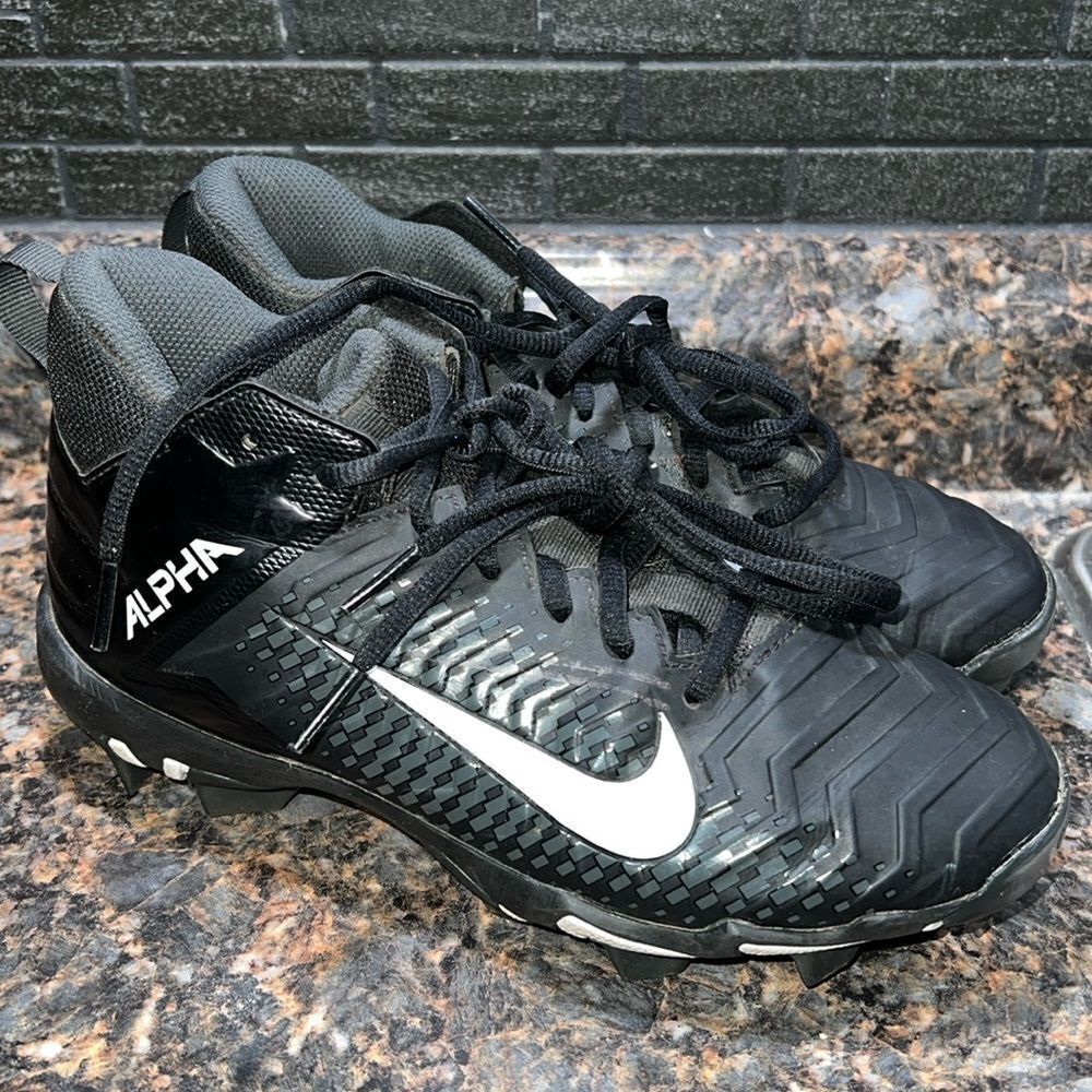 Nike Alpha Menace 2 Shark Football Cleats size US  4Y